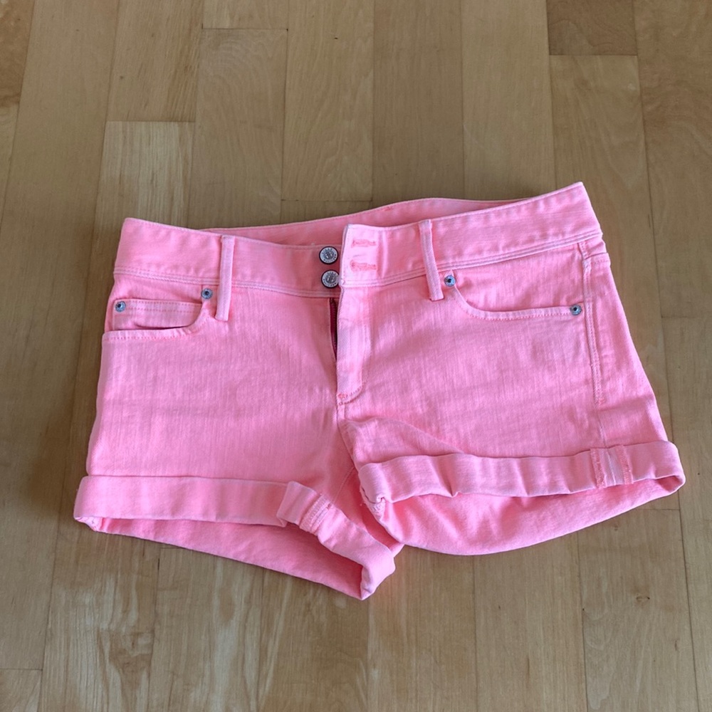Lilly Pulitzer Clifton Shorts size 6. Coral/salmon color